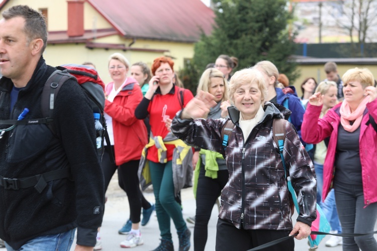 5. pielgrzymka diecezjalna z Hałcnowa wkracza do Łagiewnik