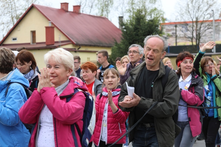 5. pielgrzymka diecezjalna z Hałcnowa wkracza do Łagiewnik