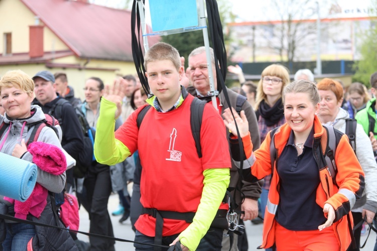 5. pielgrzymka diecezjalna z Hałcnowa wkracza do Łagiewnik