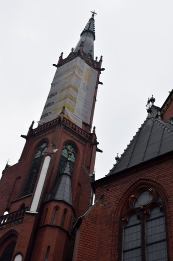 Zbierają pieniądze na remont walącej się wieży