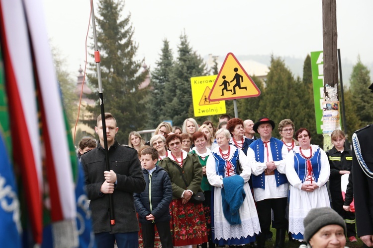 Święty Florian stanął w Ropie