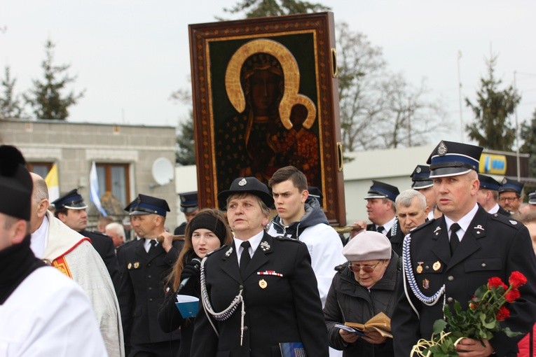 Powitanie ikony MB Częstochowskiej w Nowem