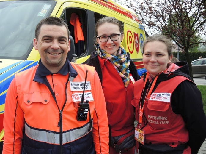 Od lewej maltańczycy: Mariusz Zawada, Joanna Ziemiańska i Ania Bogacz