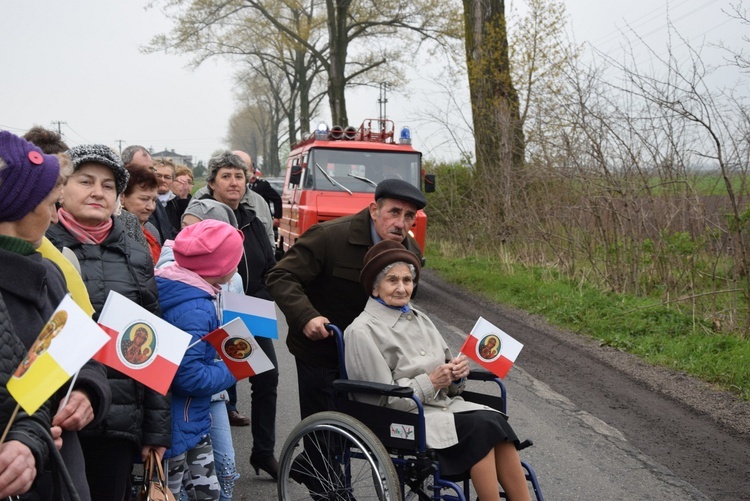 Powitanie ikony MB Częstochowskiej w Miłonicach