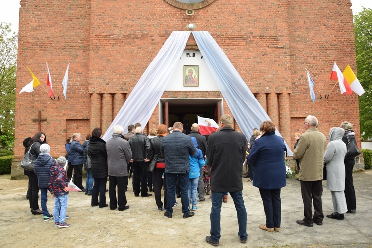 Powitanie ikony MB Częstochowskiej w Miłonicach