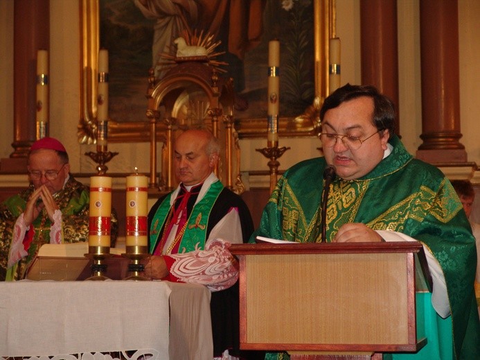 Wizytacja kanoniczna bp. Romana Marcinkowskiego w parafii Sarnowo w 2004 r. Ks. Jan Augustynowicz był proboszczem parafii św. Józefa od 2001 do 2005 r.