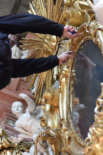 Zdjęcie obrazu Matki Bożej Świdnickiej przed koronacją