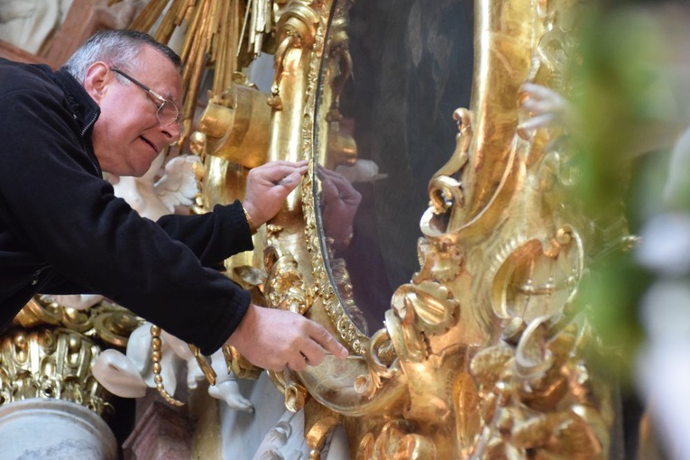 Zdjęcie obrazu Matki Bożej Świdnickiej przed koronacją