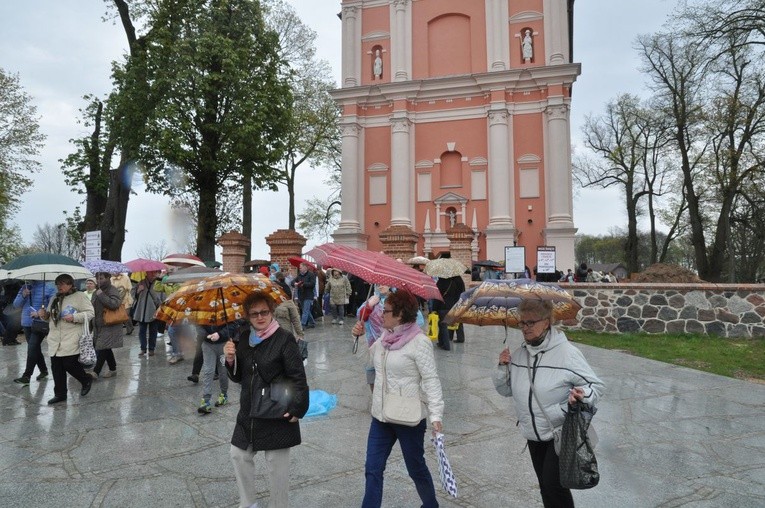Pielgrzymka Żywego Różańca do Skrzatusza