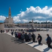 Tłumy w Fatimie