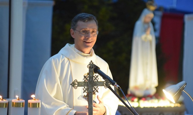 o. Javier Álvarez-Ossorio SScc podziękował biskupowi na ustanowienie nowego sanktuarium.