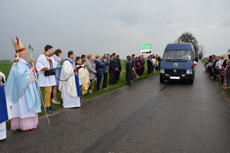 Powitanie ikony MB Częstochowskiej w Imielnie