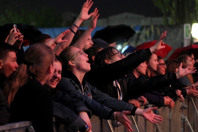 Koncert "Nieśmiertelni" dla ofiar wojny w Syrii