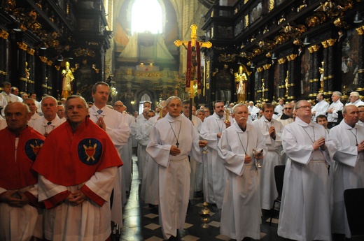 Pielgrzymka Nadzwyczajnych Szafarzy Komunii Świętej do grobu św. Stanisława Kazimierczyka