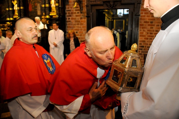 Pielgrzymka Nadzwyczajnych Szafarzy Komunii Świętej do grobu św. Stanisława Kazimierczyka