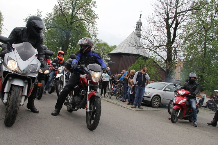 Motocykliści w kościele w Zgórsku