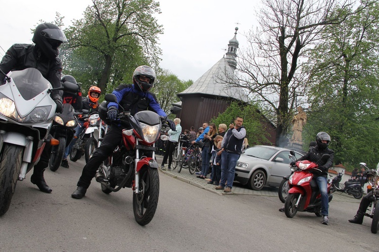 Motocykliści w kościele w Zgórsku