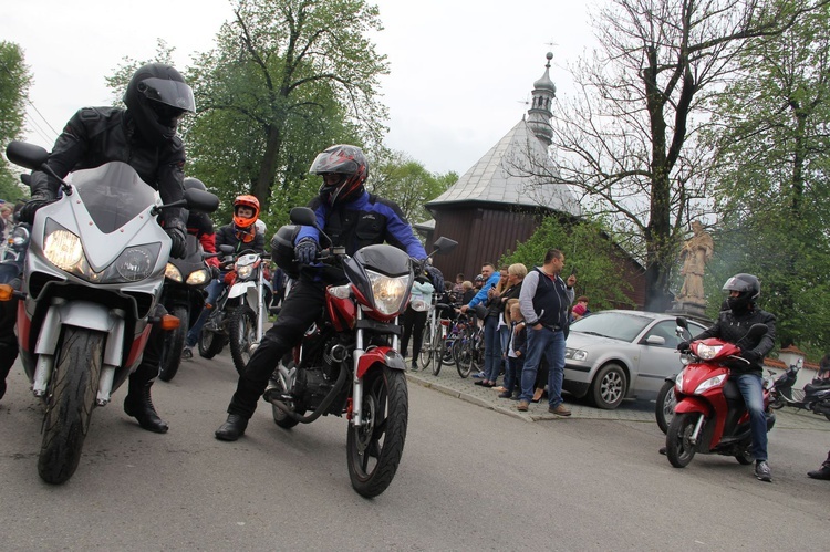 Motocykliści w kościele w Zgórsku