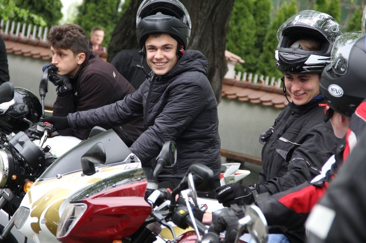 Motocykliści w kościele w Zgórsku