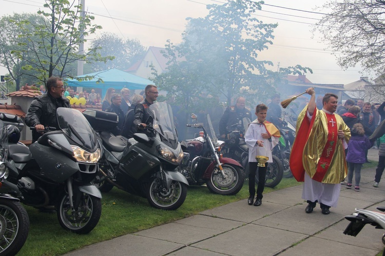 Motocykliści w kościele w Zgórsku