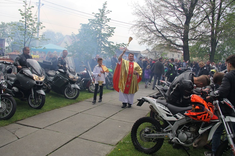 Motocykliści w kościele w Zgórsku