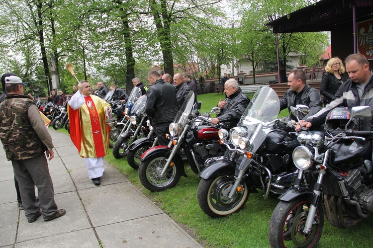 Motocykliści w kościele w Zgórsku