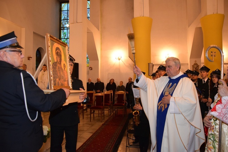 Powitanie ikony MB Częstochowskiej w Ostrowach