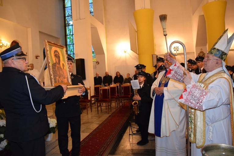 Powitanie ikony MB Częstochowskiej w Ostrowach