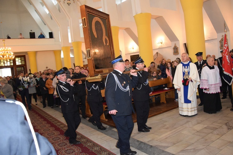 Powitanie ikony MB Częstochowskiej w Ostrowach