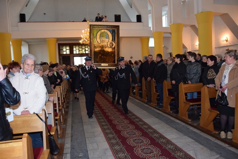 Powitanie ikony MB Częstochowskiej w Ostrowach