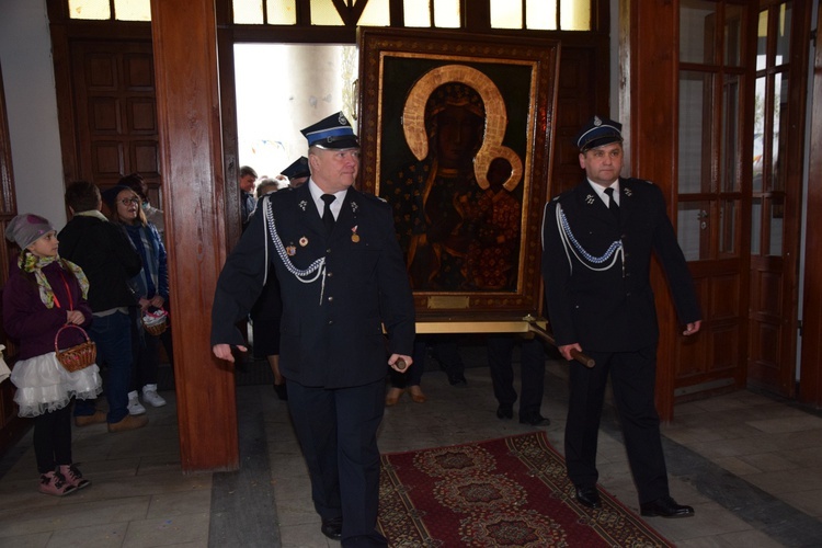 Powitanie ikony MB Częstochowskiej w Ostrowach