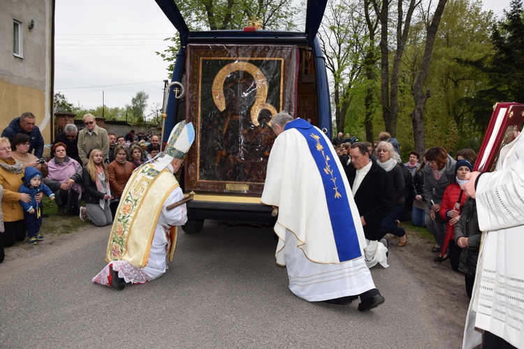 Powitanie ikony MB Częstochowskiej w Ostrowach