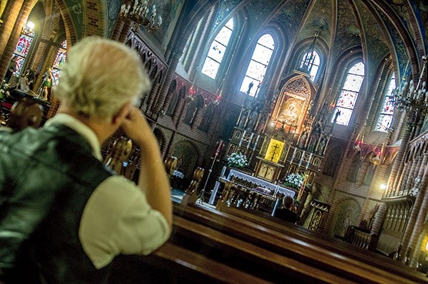 ▲	Od 1 maja  do 31 października można uzyskać odpust zupełny, nawiedzając sanktuarium Najświętszej Maryi Panny.