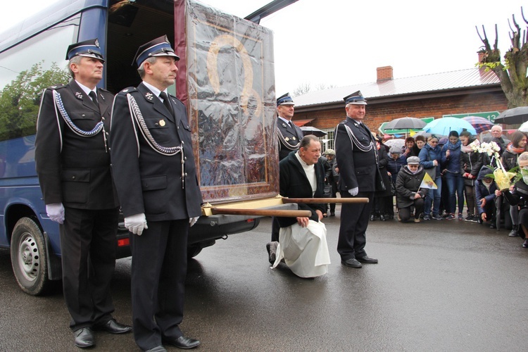 Powitanie ikony MB Częstochowskiej w Dąbrowicach