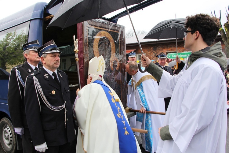 Powitanie ikony MB Częstochowskiej w Dąbrowicach