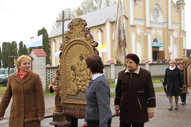 Powitanie ikony MB Częstochowskiej w Dąbrowicach