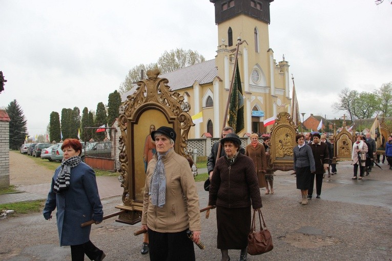 Powitanie ikony MB Częstochowskiej w Dąbrowicach