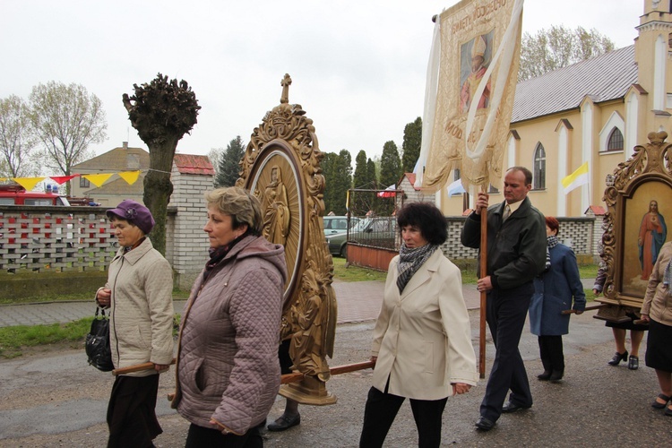 Powitanie ikony MB Częstochowskiej w Dąbrowicach