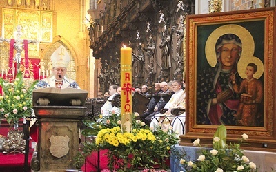 Abp J. Kupny zachęcał, by mimo trudności angażować się w budowanie dobra wspólnego na miarę naszych oczekiwań i aspiracji.