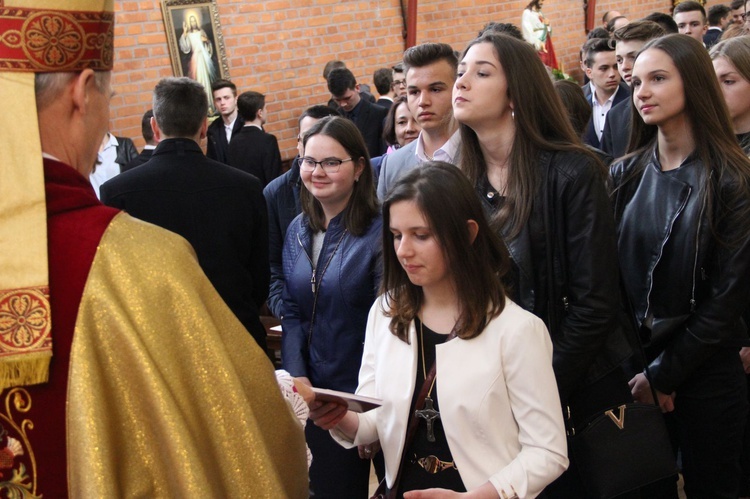 Bierzmowanie w kościele św. Stanisława Kostki w Tarnowie