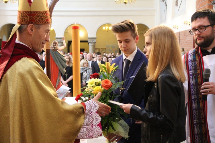 Bierzmowanie w kościele św. Stanisława Kostki w Tarnowie