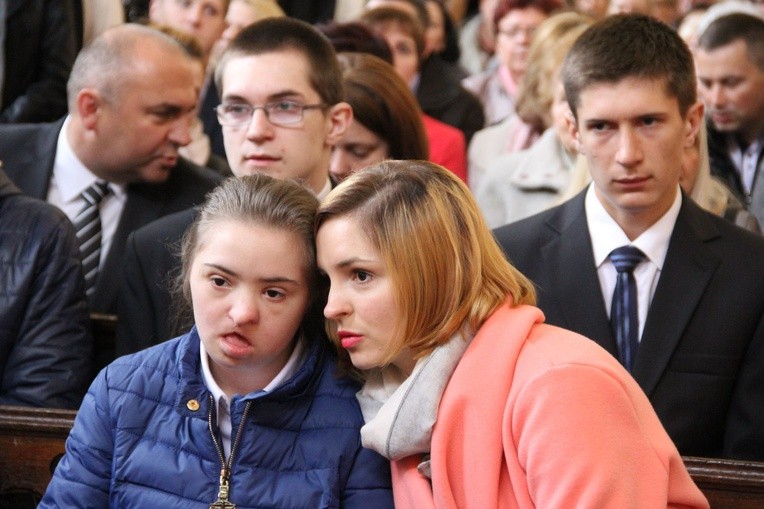 Bierzmowanie w kościele św. Stanisława Kostki w Tarnowie