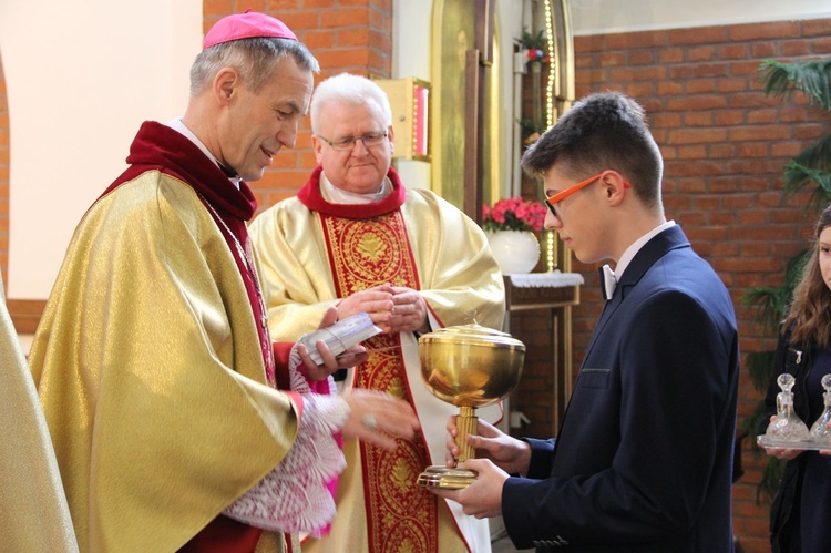 Bierzmowanie w kościele św. Stanisława Kostki w Tarnowie