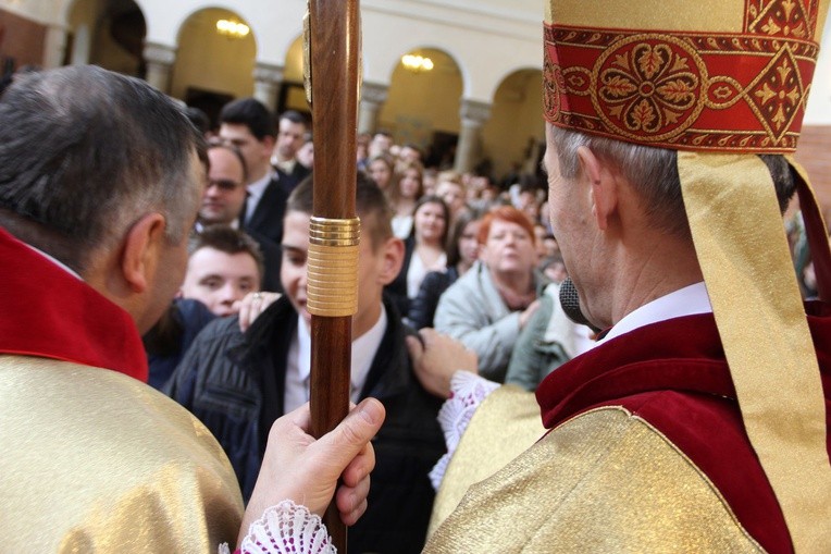 Bierzmowanie w kościele św. Stanisława Kostki w Tarnowie