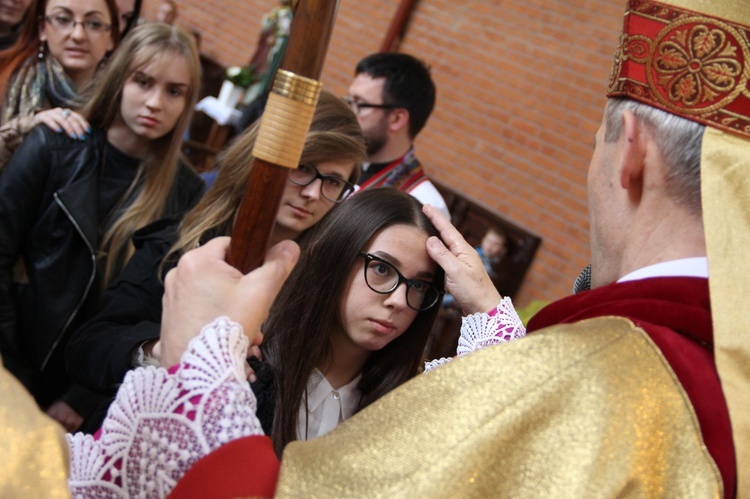 Bierzmowanie w kościele św. Stanisława Kostki w Tarnowie