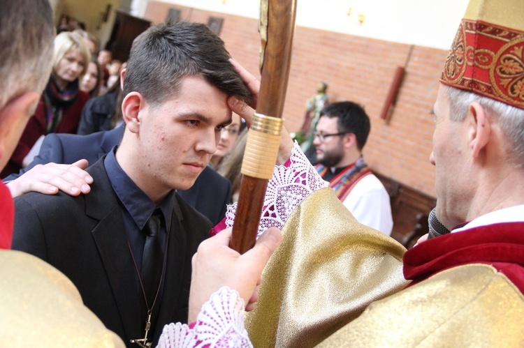 Bierzmowanie w kościele św. Stanisława Kostki w Tarnowie