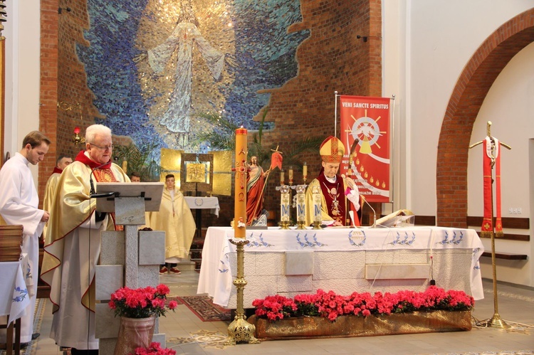 Bierzmowanie w kościele św. Stanisława Kostki w Tarnowie