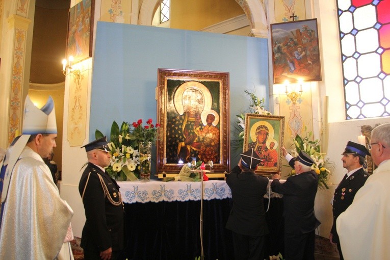 Powitanie ikony MB Częstochowskiej w Dzierzbicach