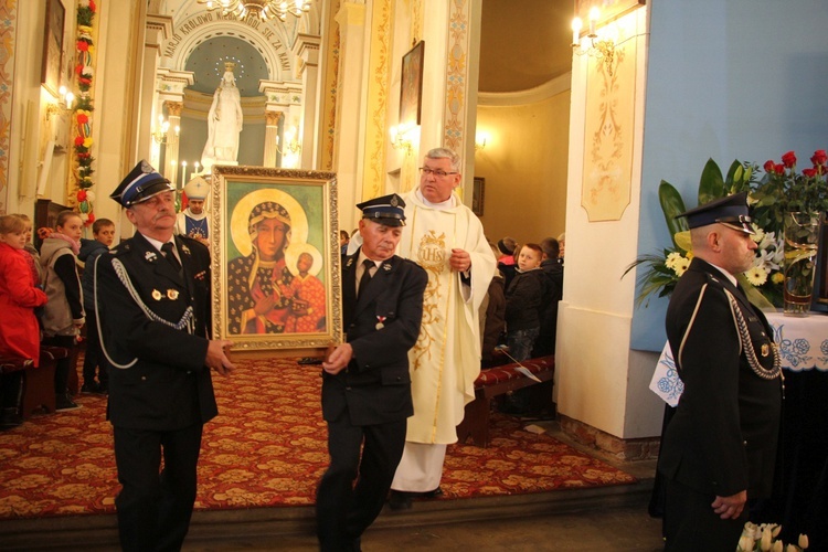 Powitanie ikony MB Częstochowskiej w Dzierzbicach