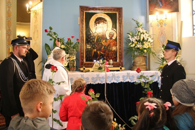 Powitanie ikony MB Częstochowskiej w Dzierzbicach